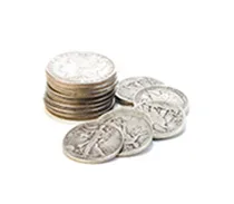 Una pila de monedas antiguas